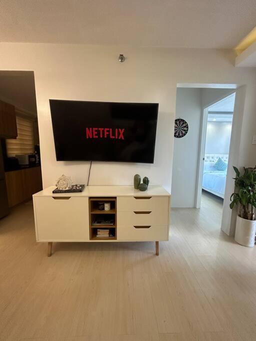 Modern Oasis: Pool + Netflix Apartment Manila Exterior photo