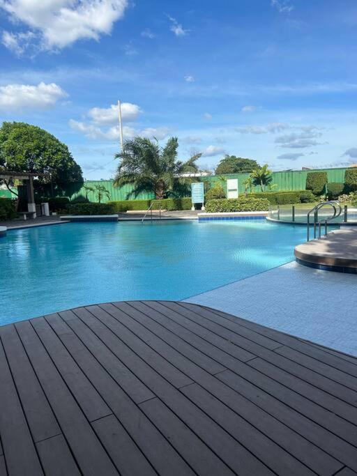 Modern Oasis: Pool + Netflix Apartment Manila Exterior photo