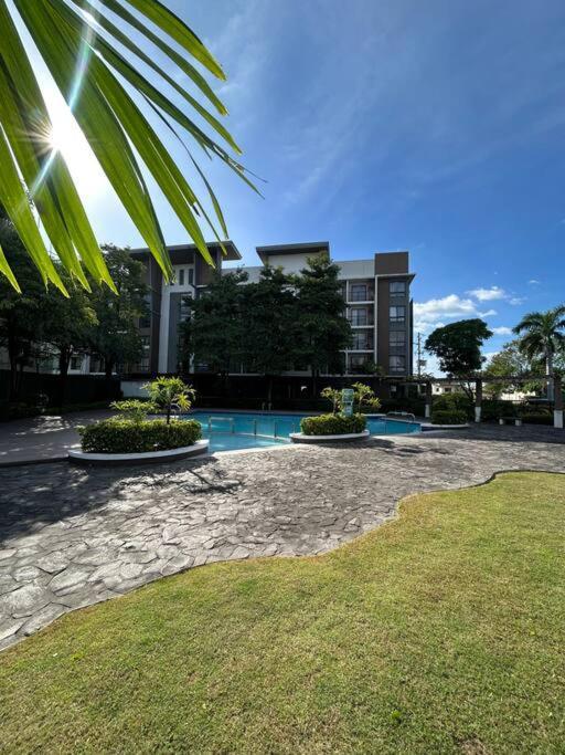 Modern Oasis: Pool + Netflix Apartment Manila Exterior photo